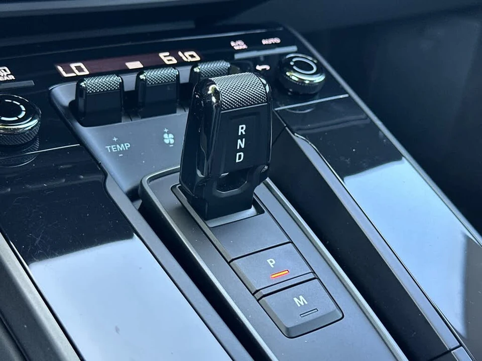 2024 Porsche 992 Carrera - Image 21 of 30