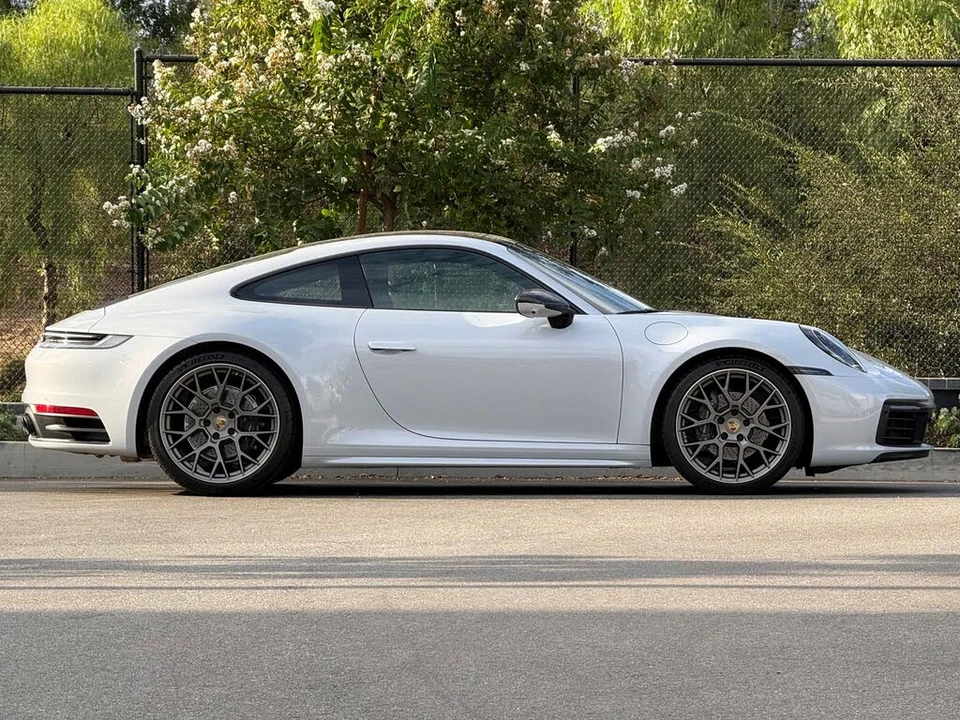 2024 Porsche 992 Carrera - Image 8 of 31