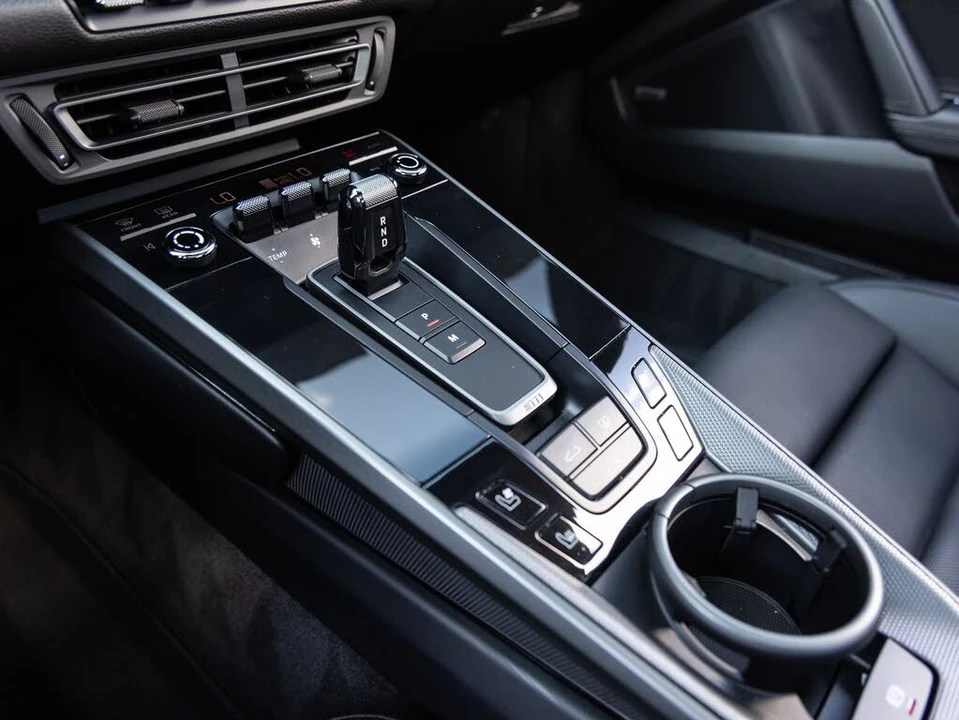 2024 Porsche 992 Carrera - Image 18 of 31