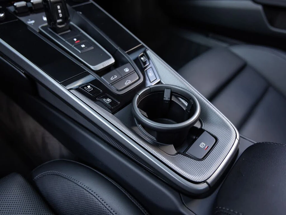 2024 Porsche 992 Carrera - Image 19 of 31