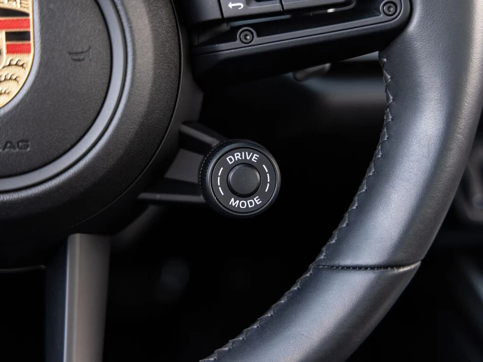2024 Porsche 992 Carrera - Image 15 of 31