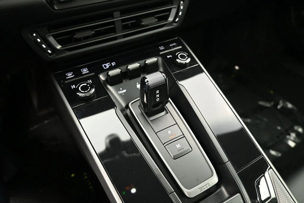 2024 Porsche 992 Carrera - Image 11 of 31