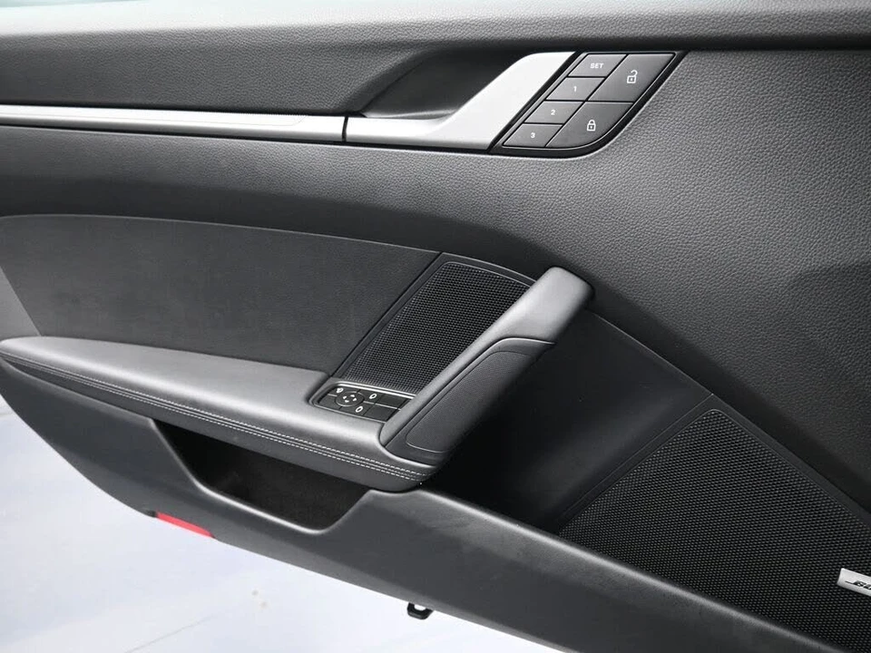 2024 Porsche 992 Carrera - Image 24 of 31