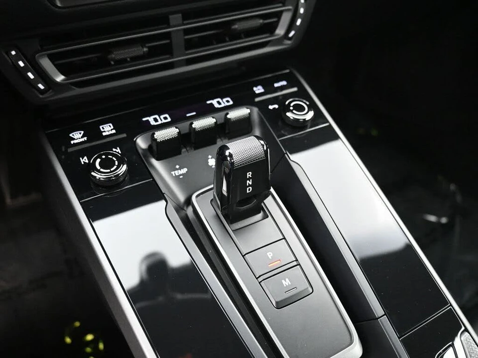 2024 Porsche 992 Carrera - Image 21 of 31