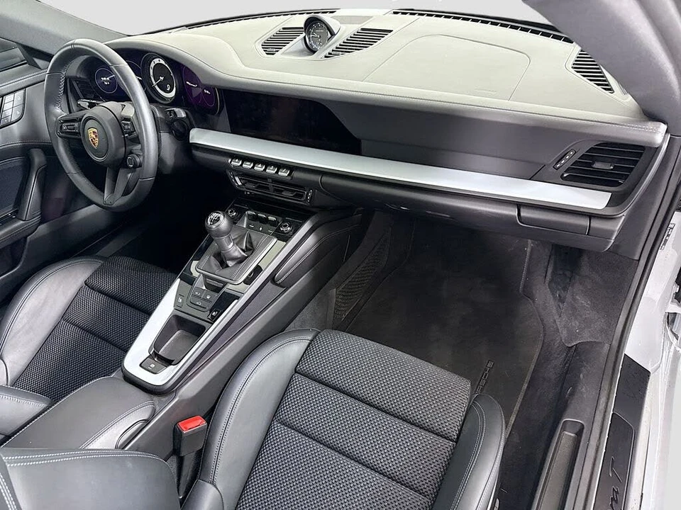 2024 Porsche 992 Carrera - Image 17 of 31
