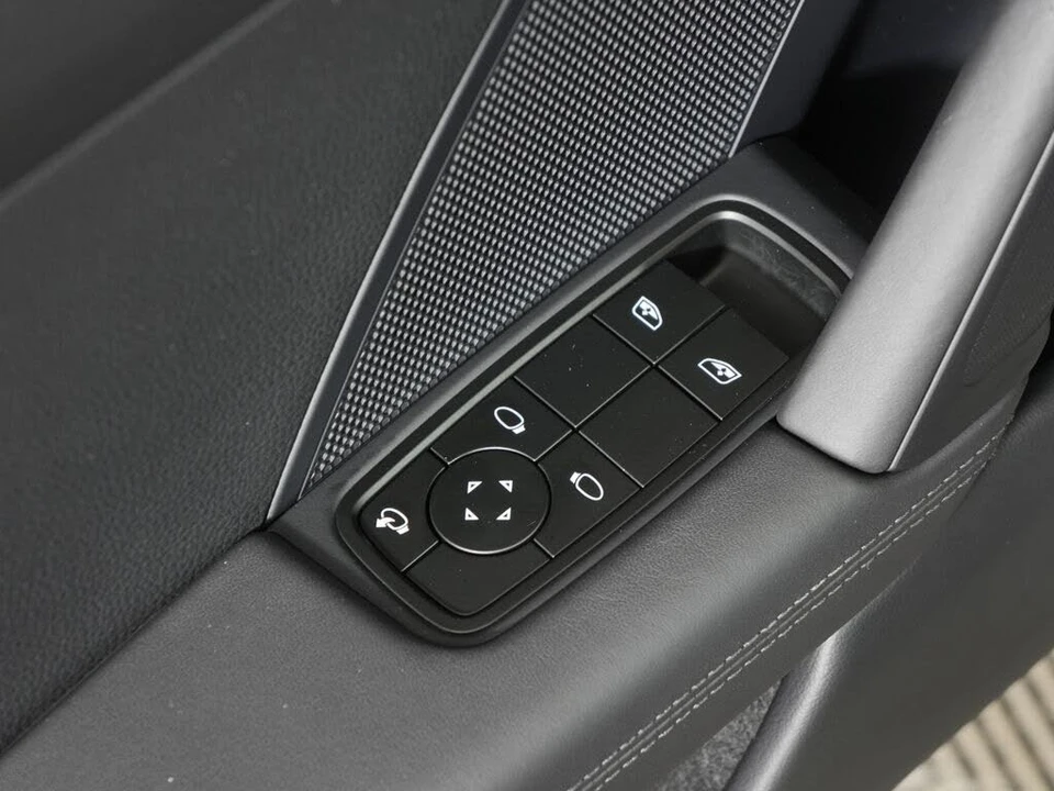 2024 Porsche 992 Carrera - Image 22 of 31