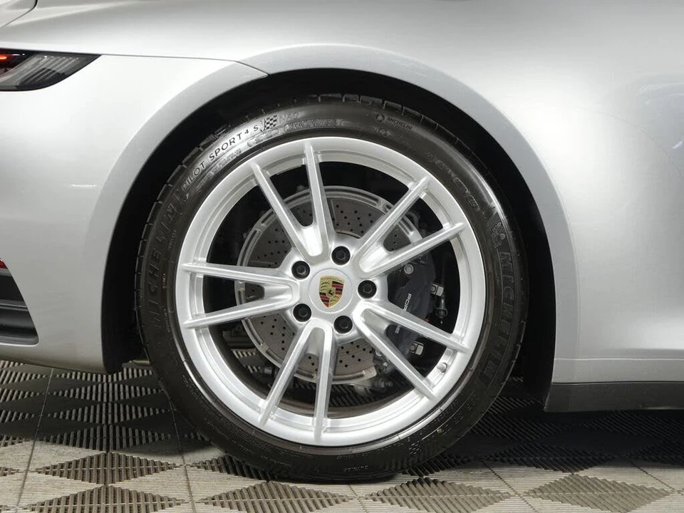 2024 Porsche 992 Carrera - Image 18 of 31