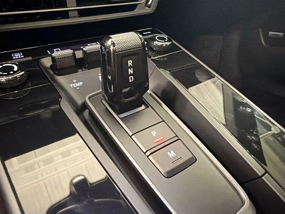 2024 Porsche 992 Carrera - Image 18 of 31