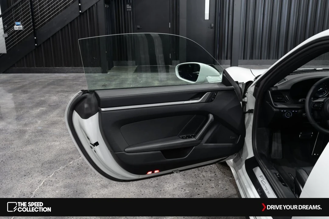 2024 Porsche 992 Carrera - Image 9 of 21