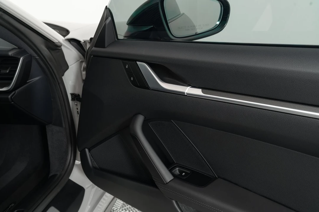 2024 Porsche 992 Carrera - Image 15 of 31
