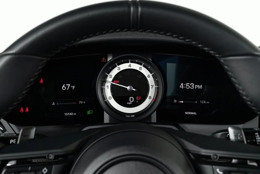 2024 Porsche 992 Carrera - Image 27 of 31