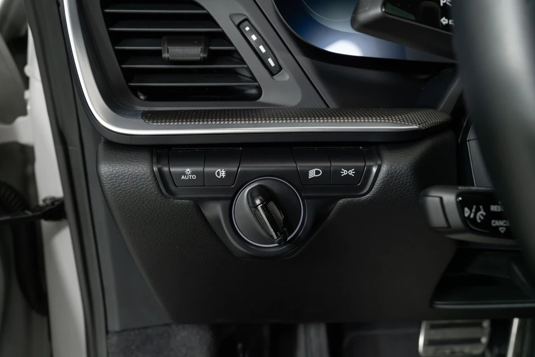 2024 Porsche 992 Carrera - Image 19 of 31