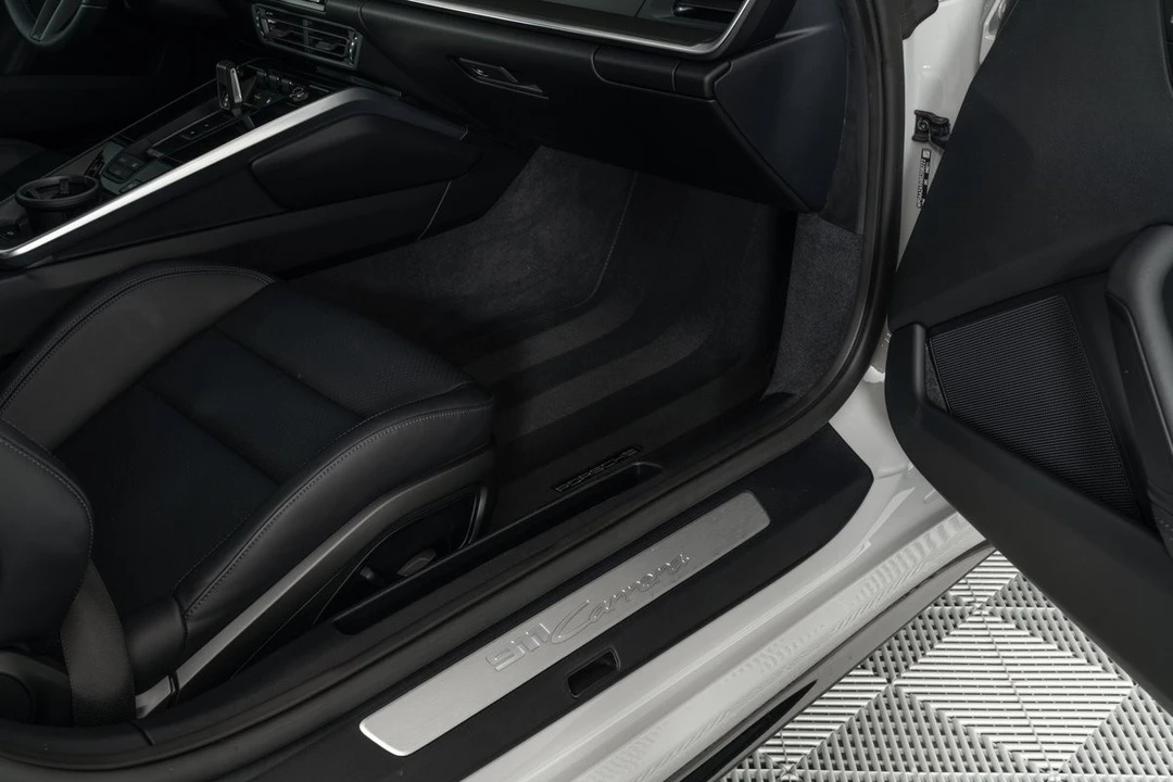 2024 Porsche 992 Carrera - Image 18 of 31