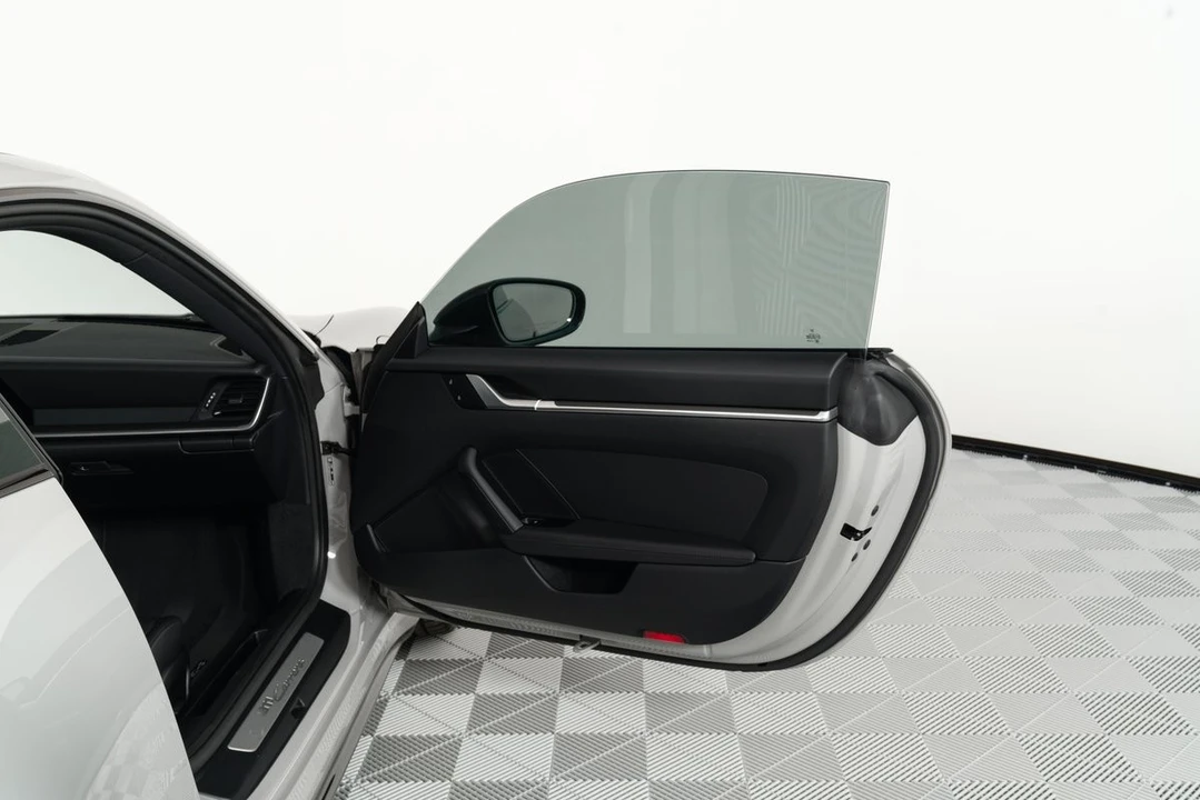 2024 Porsche 992 Carrera - Image 14 of 31