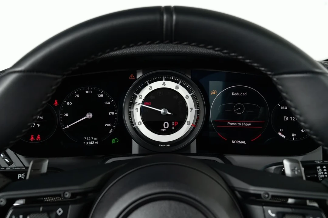 2024 Porsche 992 Carrera - Image 26 of 31