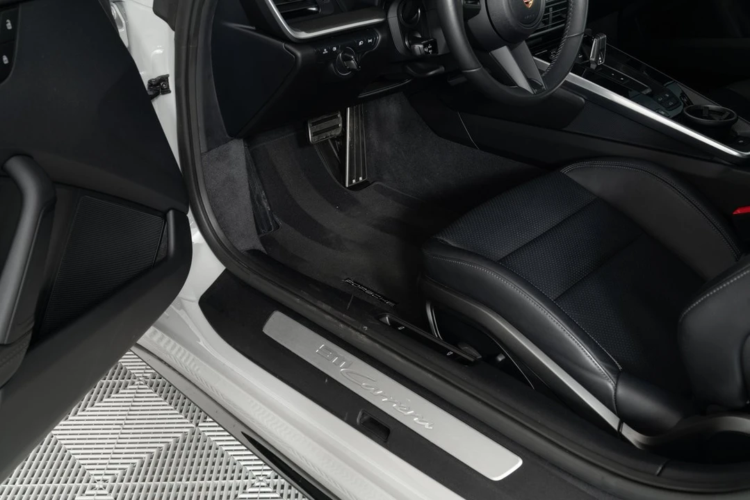2024 Porsche 992 Carrera - Image 13 of 31