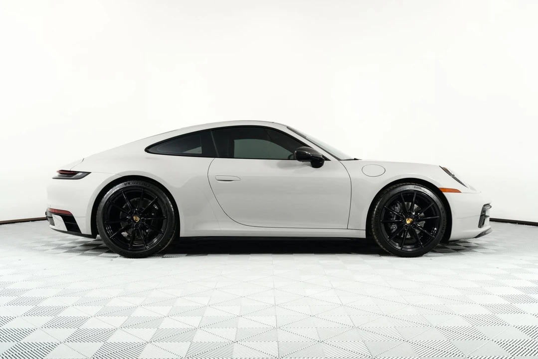 2024 Porsche 992 Carrera - Image 8 of 31