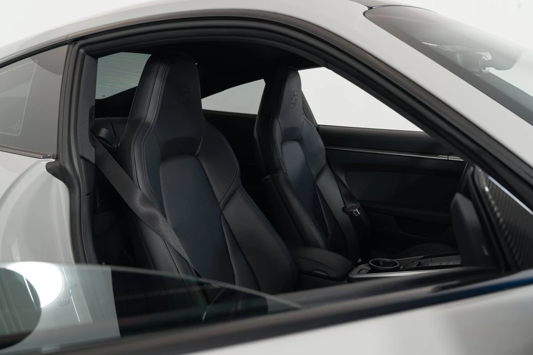 2024 Porsche 992 Carrera - Image 17 of 31