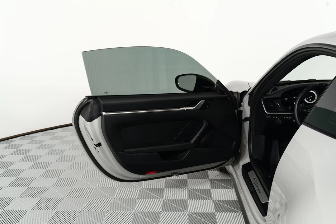 2024 Porsche 992 Carrera - Image 9 of 31