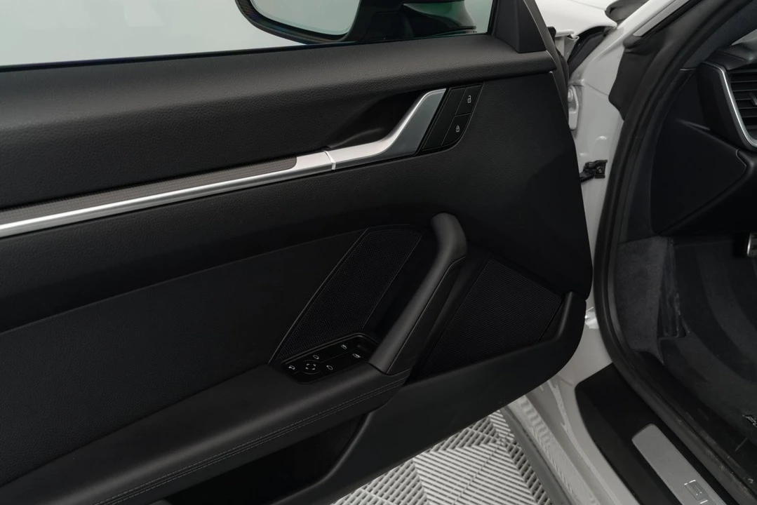 2024 Porsche 992 Carrera - Image 10 of 31
