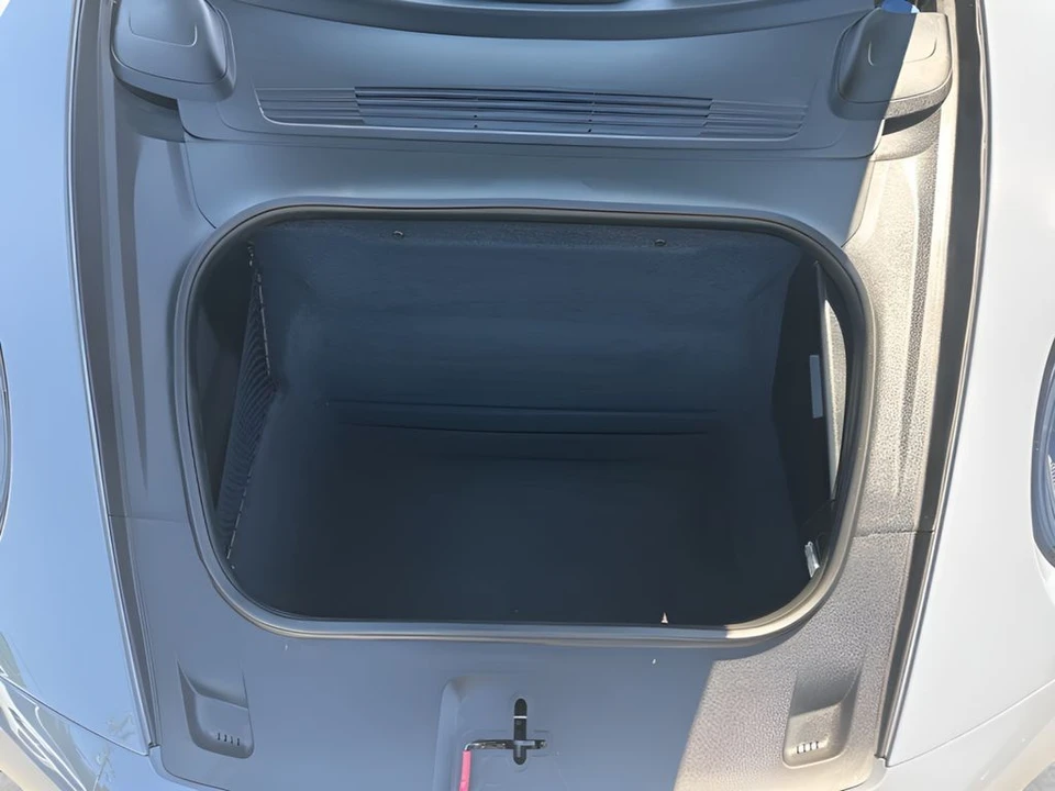 2024 Porsche - Image 28 of 30