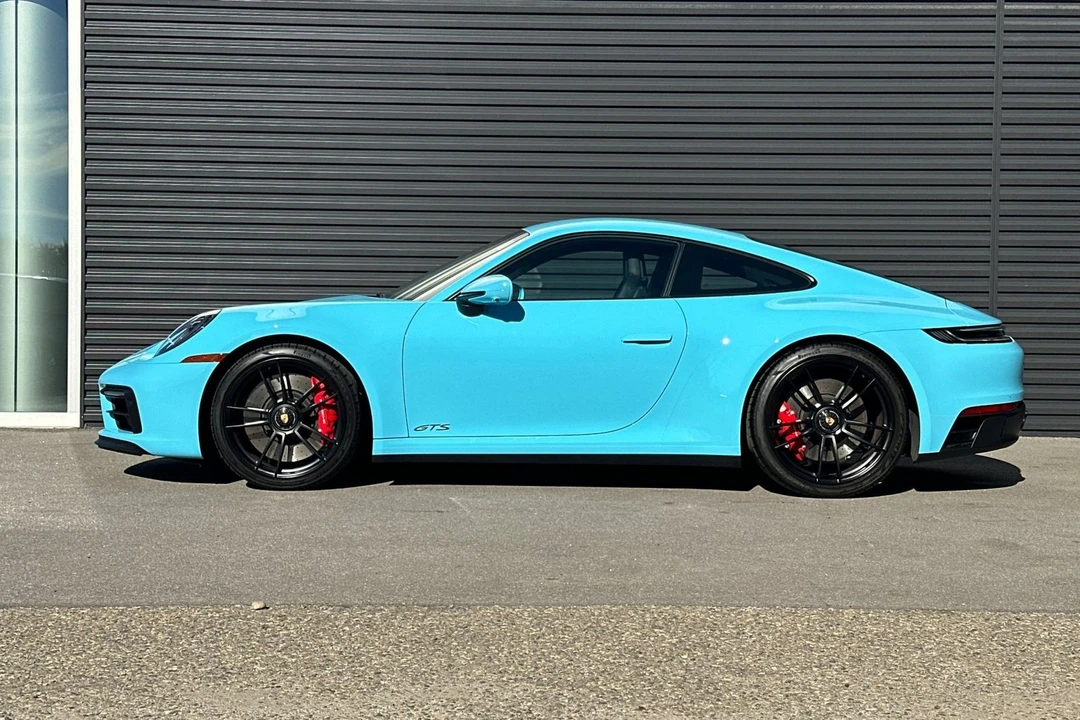 2024 Porsche - Image 2 of 31