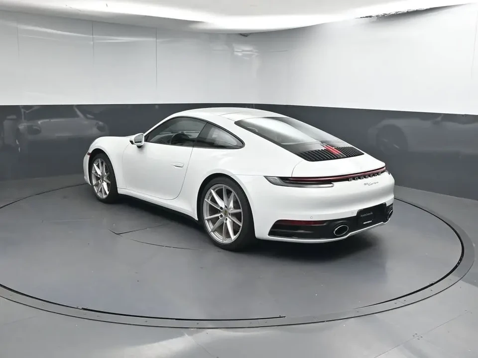 2024 Porsche 992 Carrera - Image 24 of 31