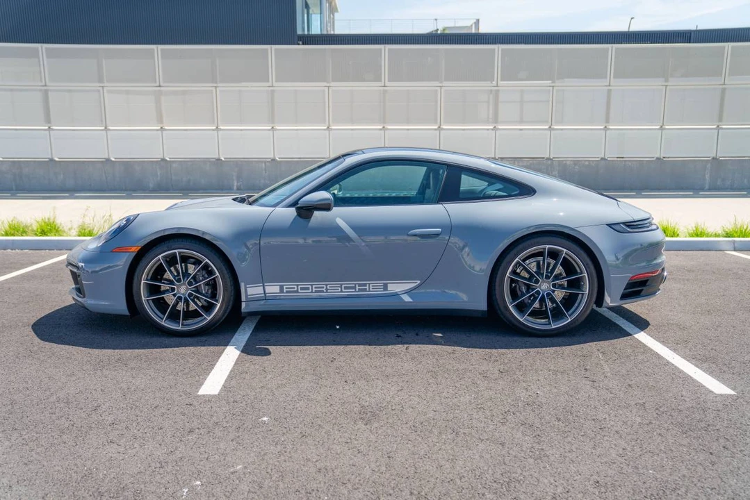 2024 Porsche 992 Carrera - Image 2 of 5
