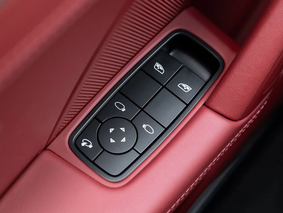 2024 Porsche 992 Carrera S - Image 19 of 31