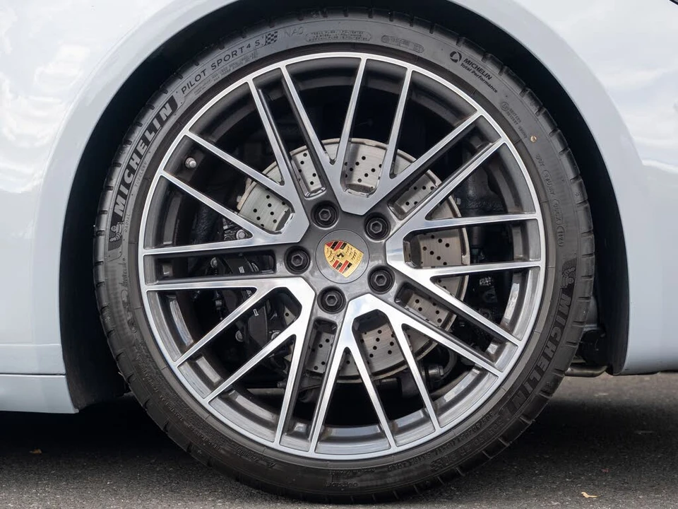 2024 Porsche 992 Carrera S - Image 13 of 31