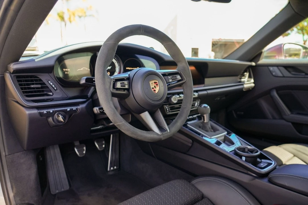 2024 Porsche 992 Carrera T - Image 5 of 10