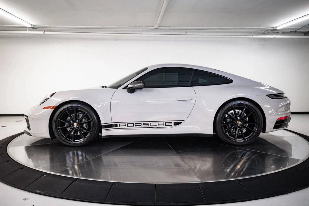 2024 Porsche 992 Carrera T - Image 2 of 4