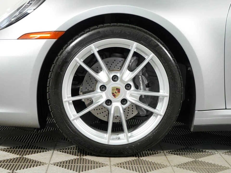 2024 Porsche 992 Carrera - Image 16 of 31