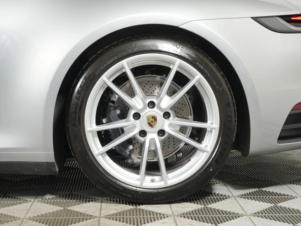 2024 Porsche 992 Carrera - Image 17 of 31