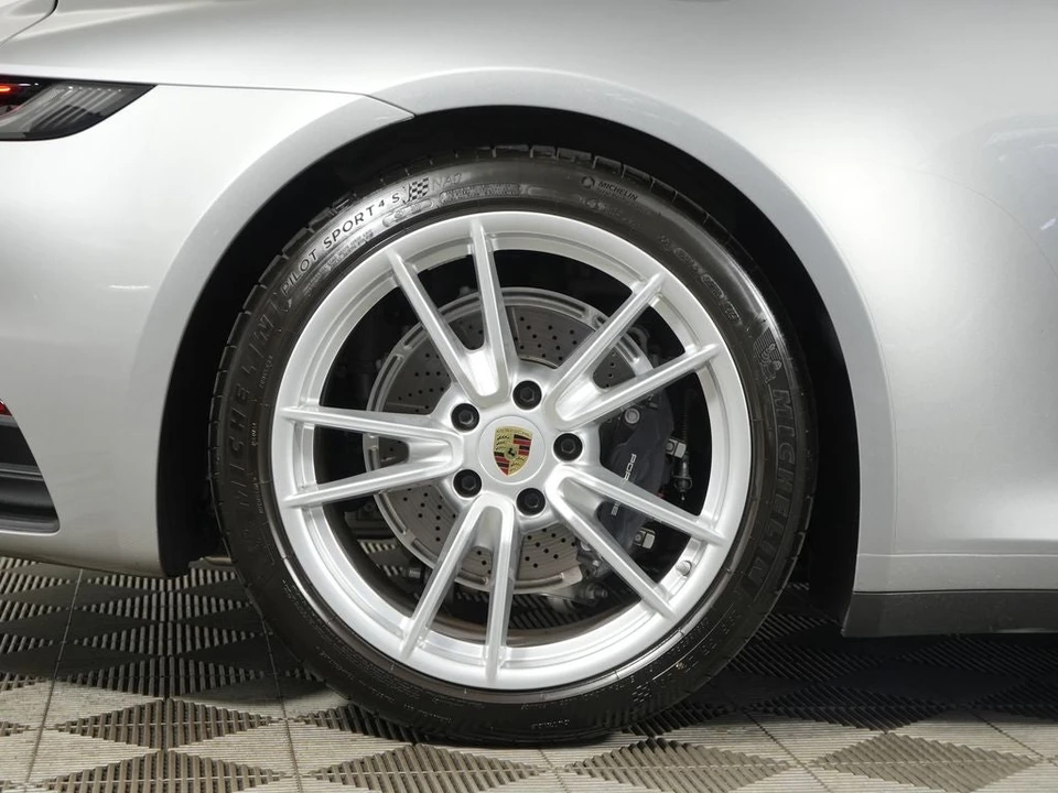 2024 Porsche 992 Carrera - Image 18 of 31