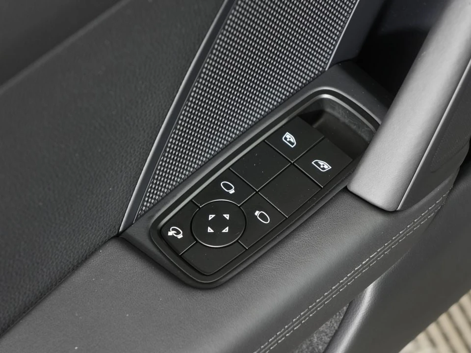 2024 Porsche 992 Carrera - Image 22 of 31