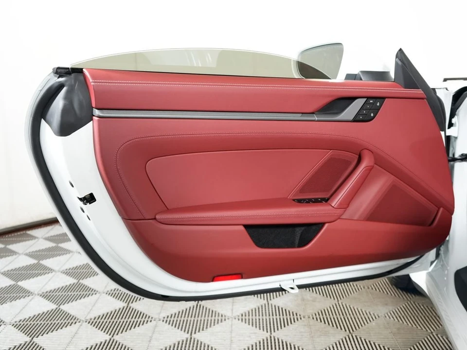 2024 Porsche 911 - Image 26 of 31