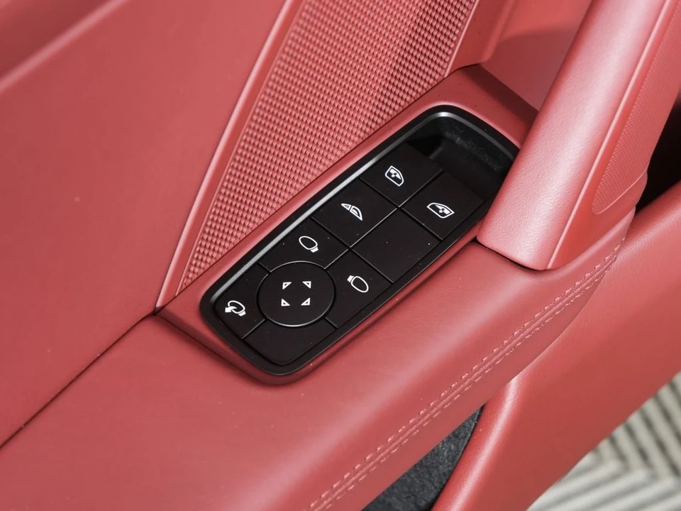 2024 Porsche 911 - Image 27 of 31