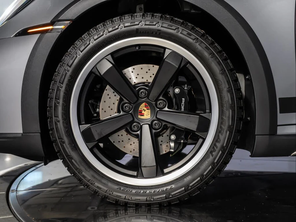 2024 Porsche 992 Dakar - Image 16 of 31