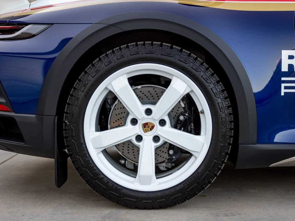 2024 Porsche 992 Dakar - Image 29 of 31