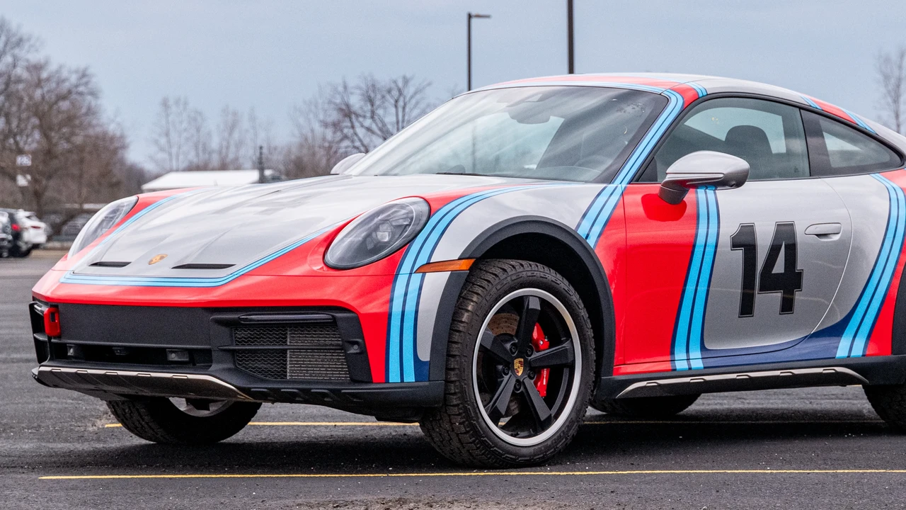2024 Porsche 992 Dakar - Image 8 of 31