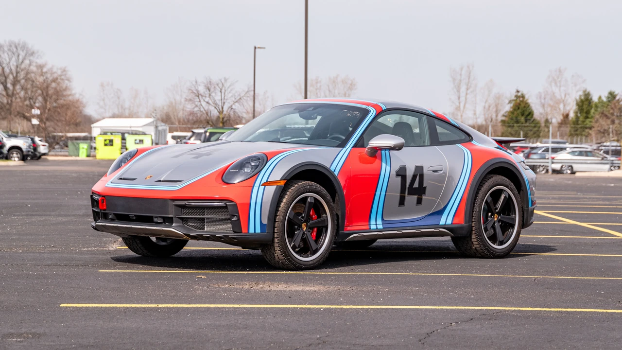 2024 Porsche 992 Dakar - Image 5 of 31