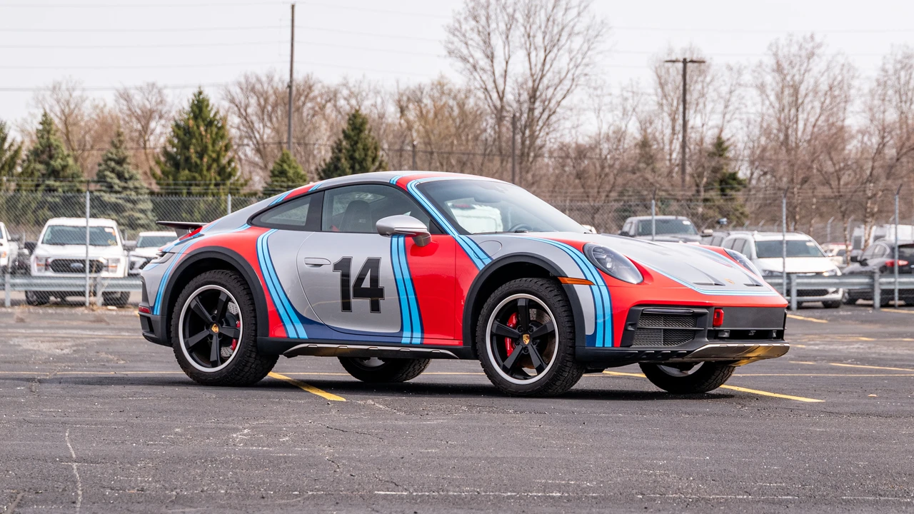 2024 Porsche 992 Dakar - Image 2 of 31