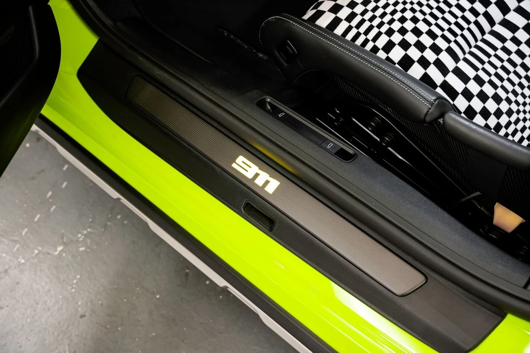 2024 Porsche 992 Dakar - Image 27 of 31