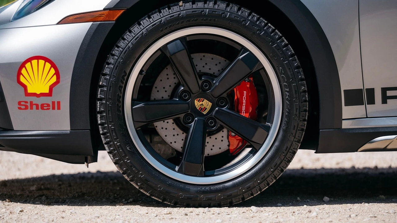 2024 Porsche 992 Dakar - Image 23 of 31