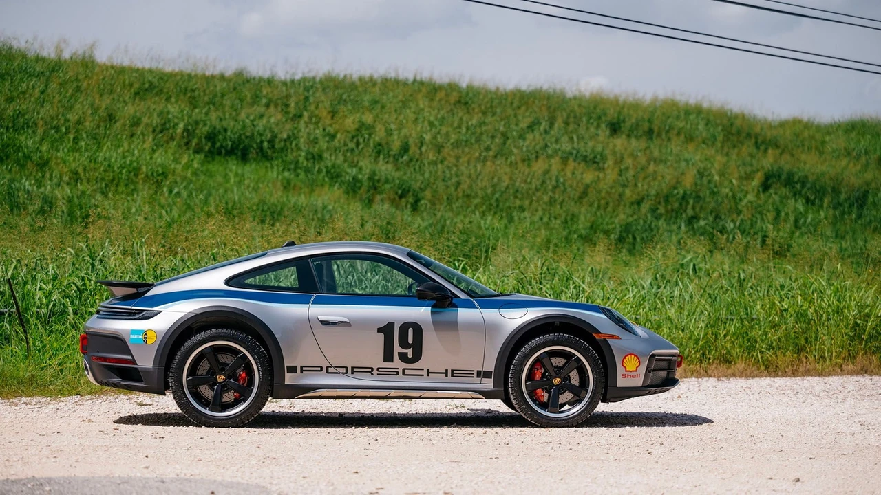 2024 Porsche 992 Dakar - Image 4 of 31