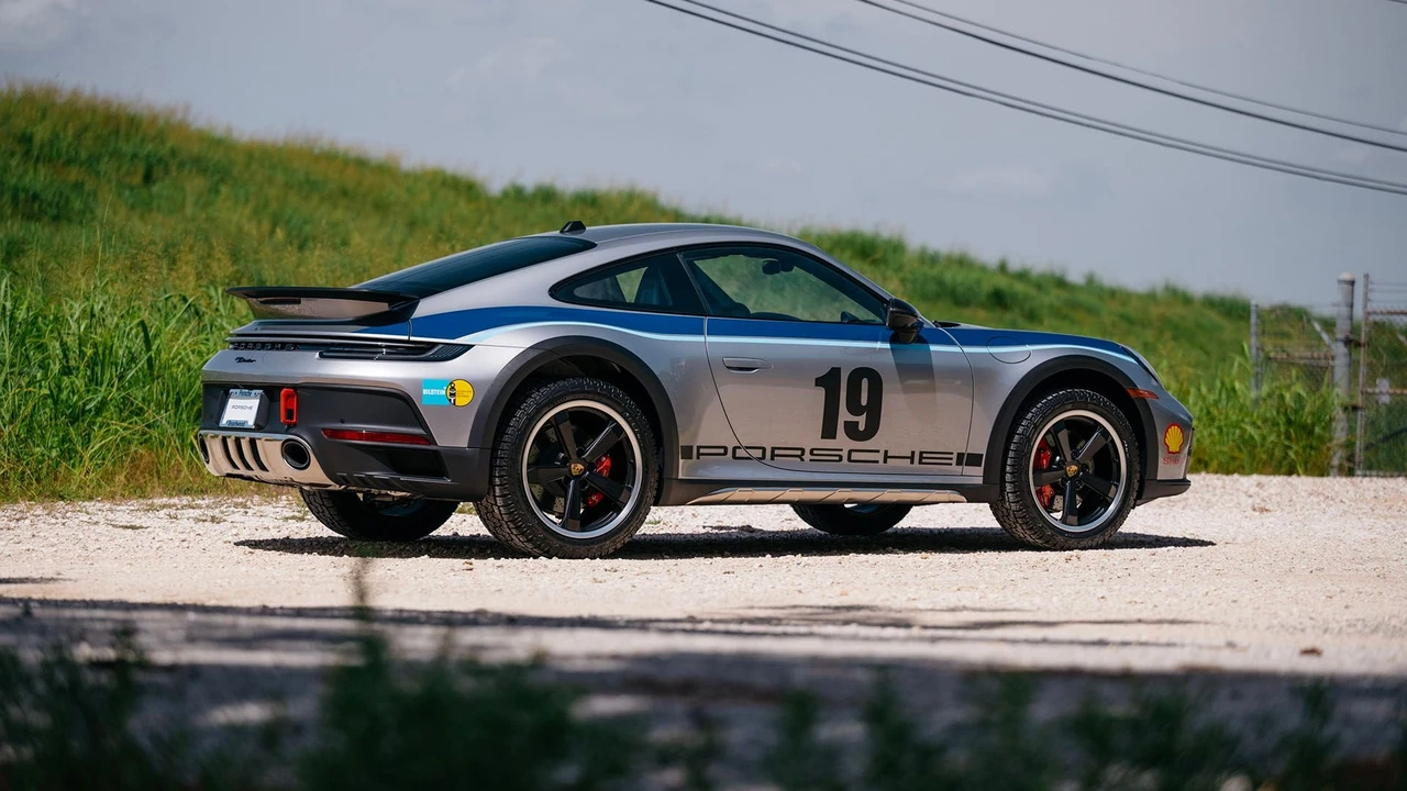 2024 Porsche 992 Dakar - Image 14 of 31
