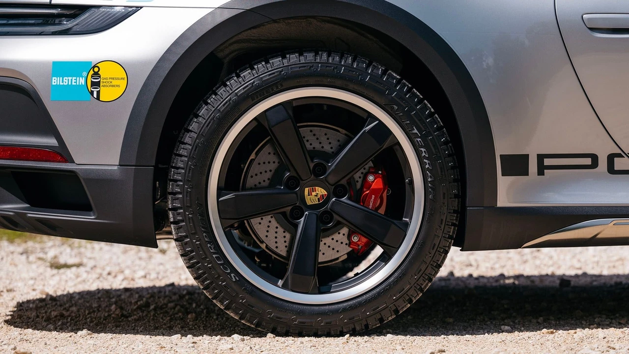 2024 Porsche 992 Dakar - Image 27 of 31