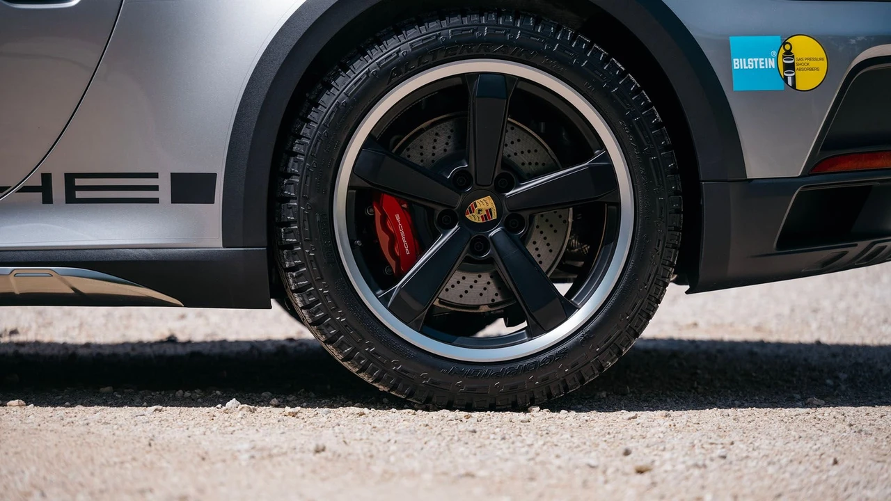 2024 Porsche 992 Dakar - Image 25 of 31