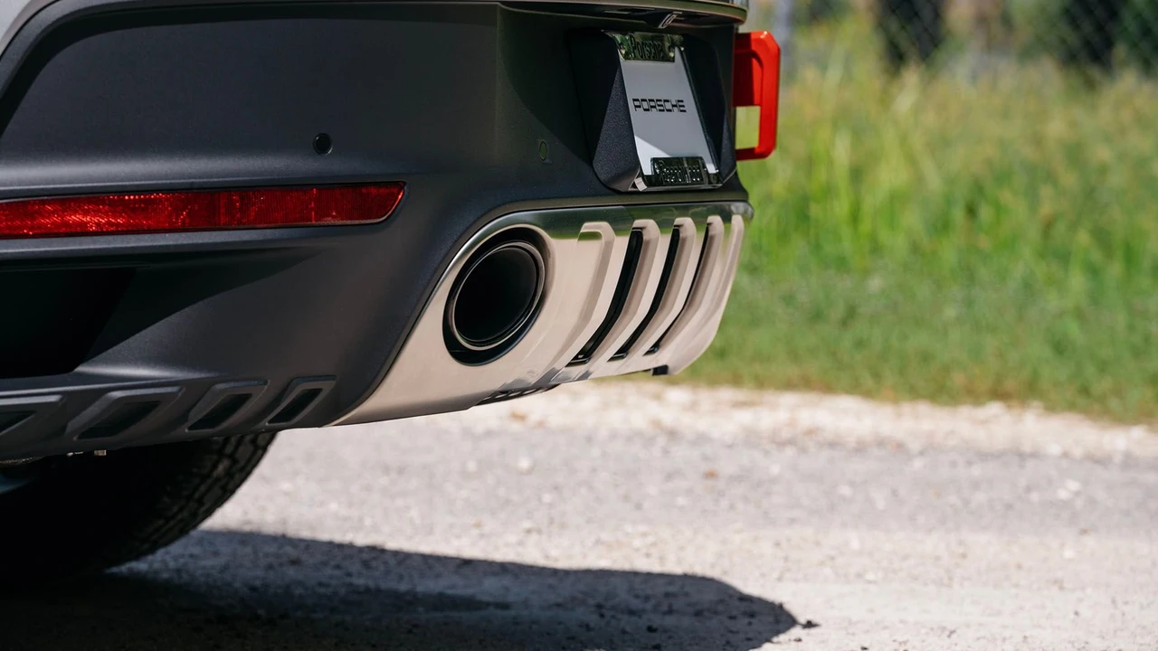 2024 Porsche 992 Dakar - Image 19 of 31